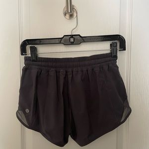 LULULEMON HOTTY HOT SHORT 2.5 INCH